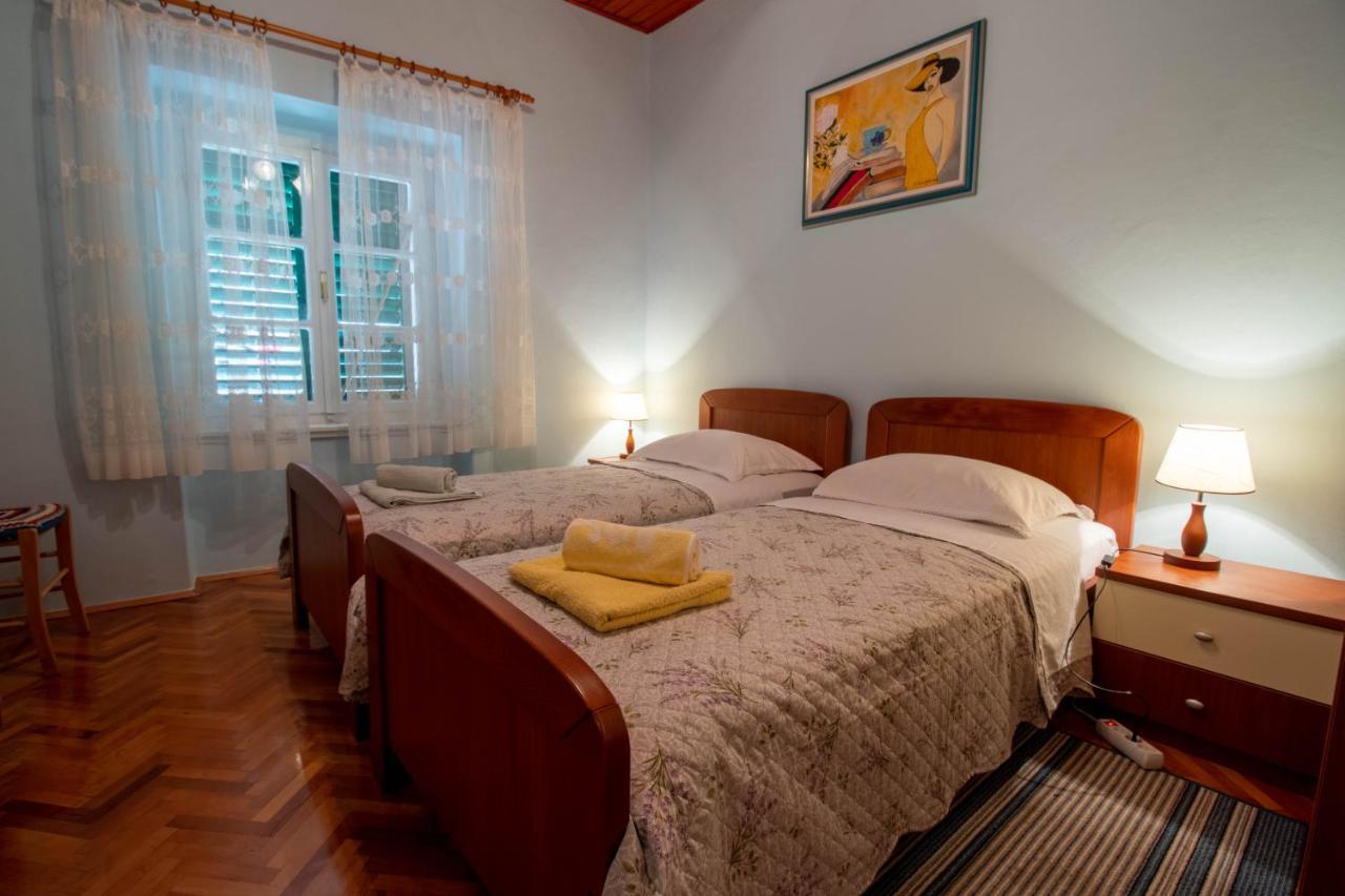 Apartman Ivan Drniš Exteriör bild