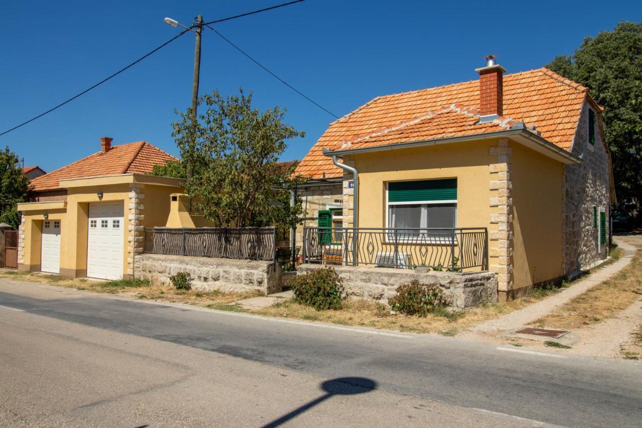 Apartman Ivan Drniš Exteriör bild