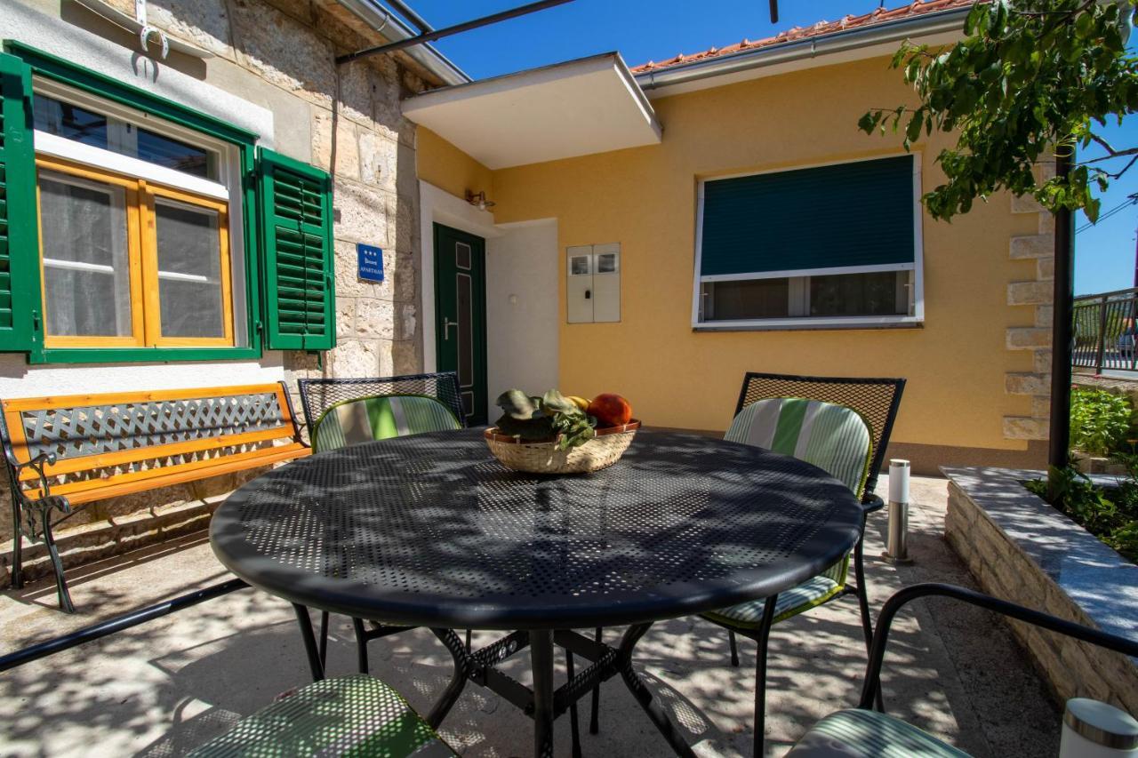 Apartman Ivan Drniš Exteriör bild