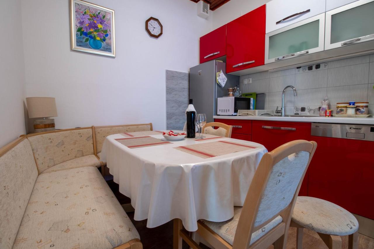 Apartman Ivan Drniš Exteriör bild