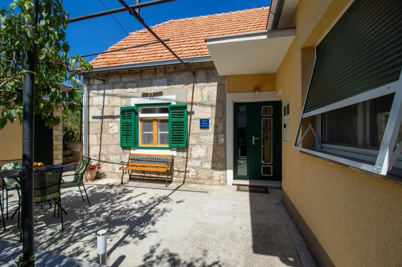 Apartman Ivan Drniš Exteriör bild