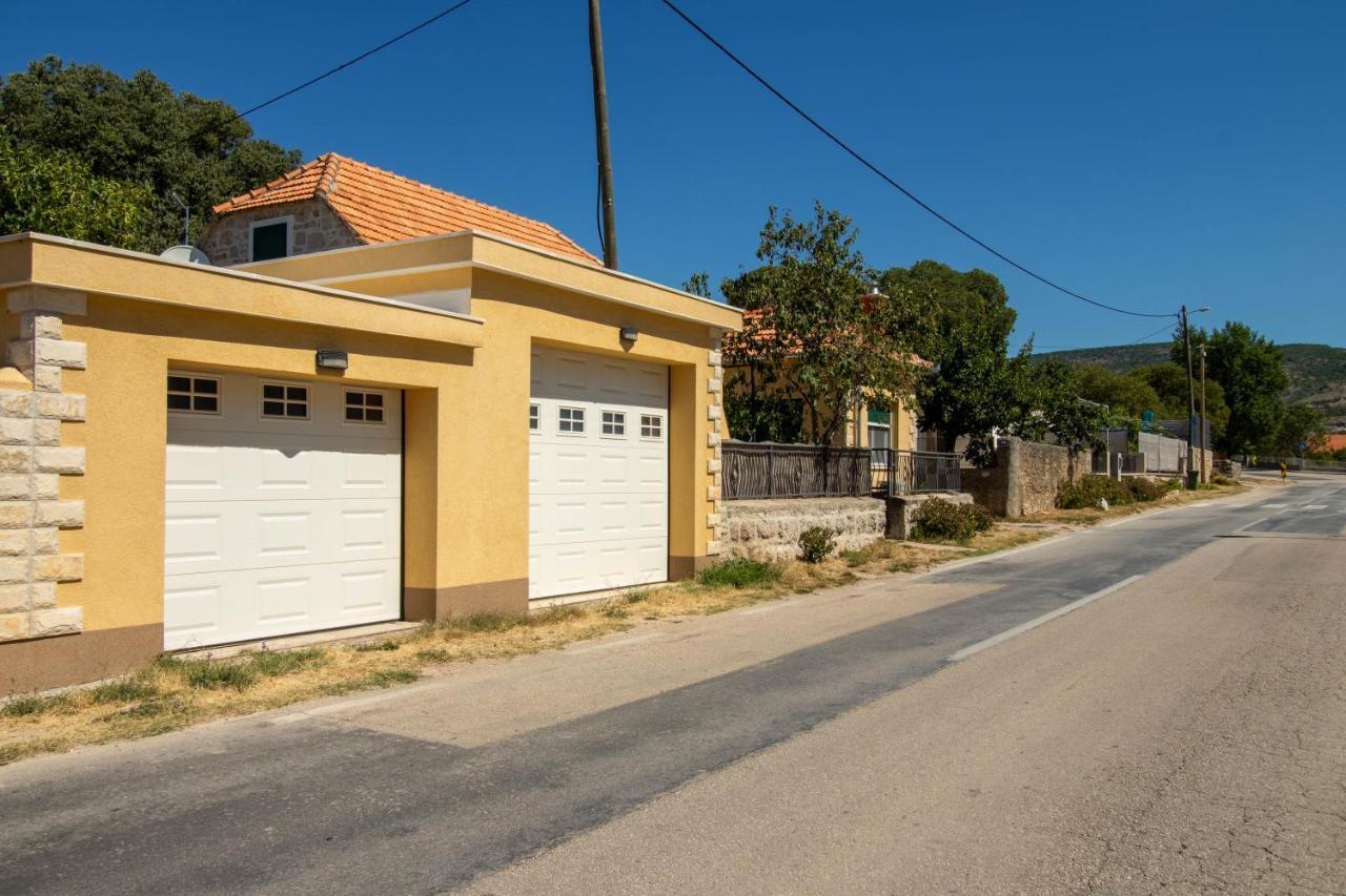 Apartman Ivan Drniš Exteriör bild