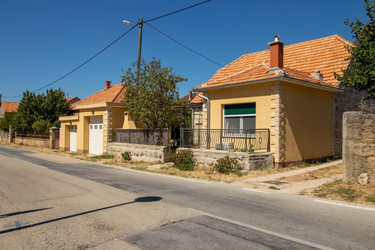 Apartman Ivan Drniš Exteriör bild