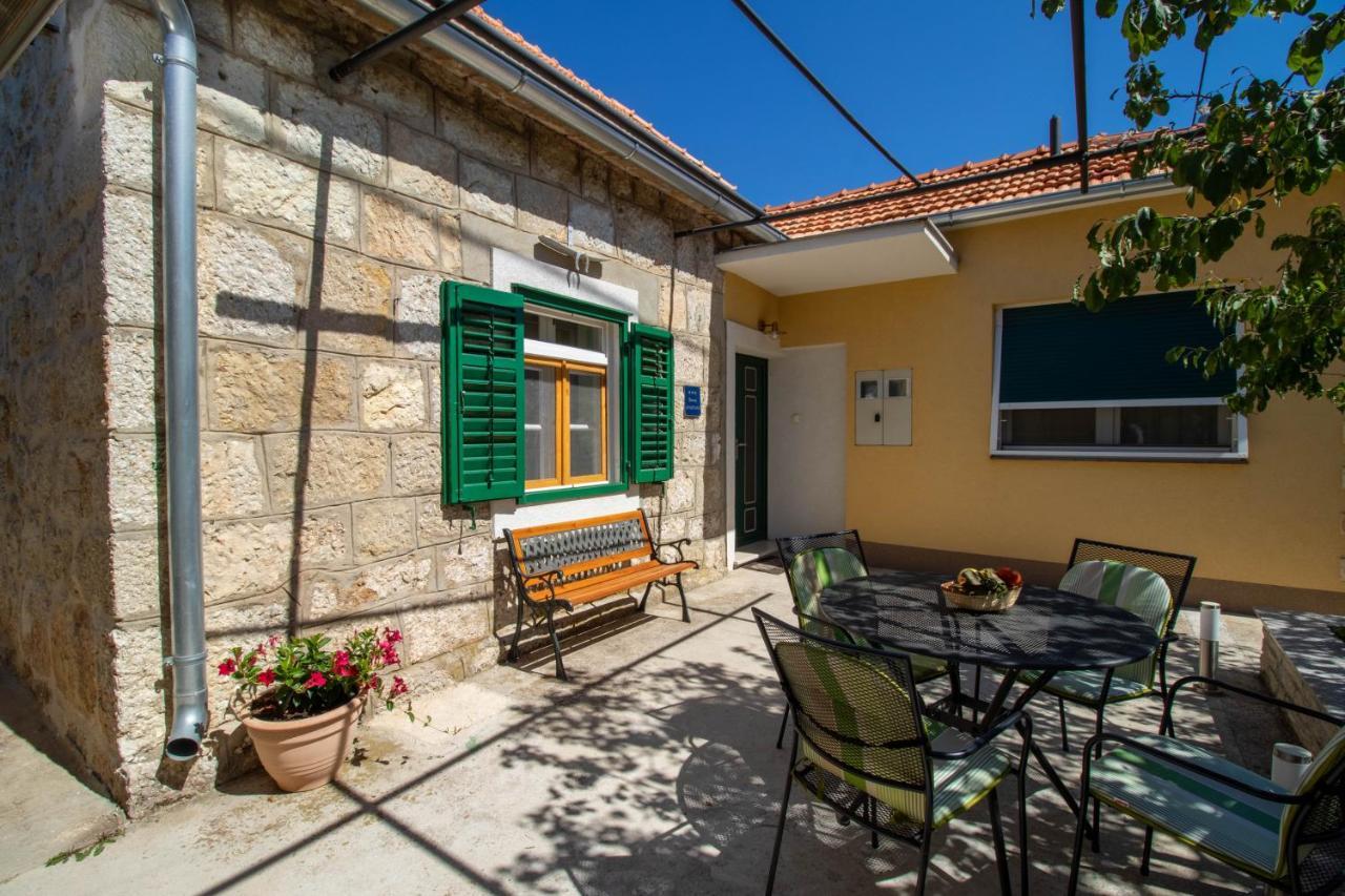 Apartman Ivan Drniš Exteriör bild