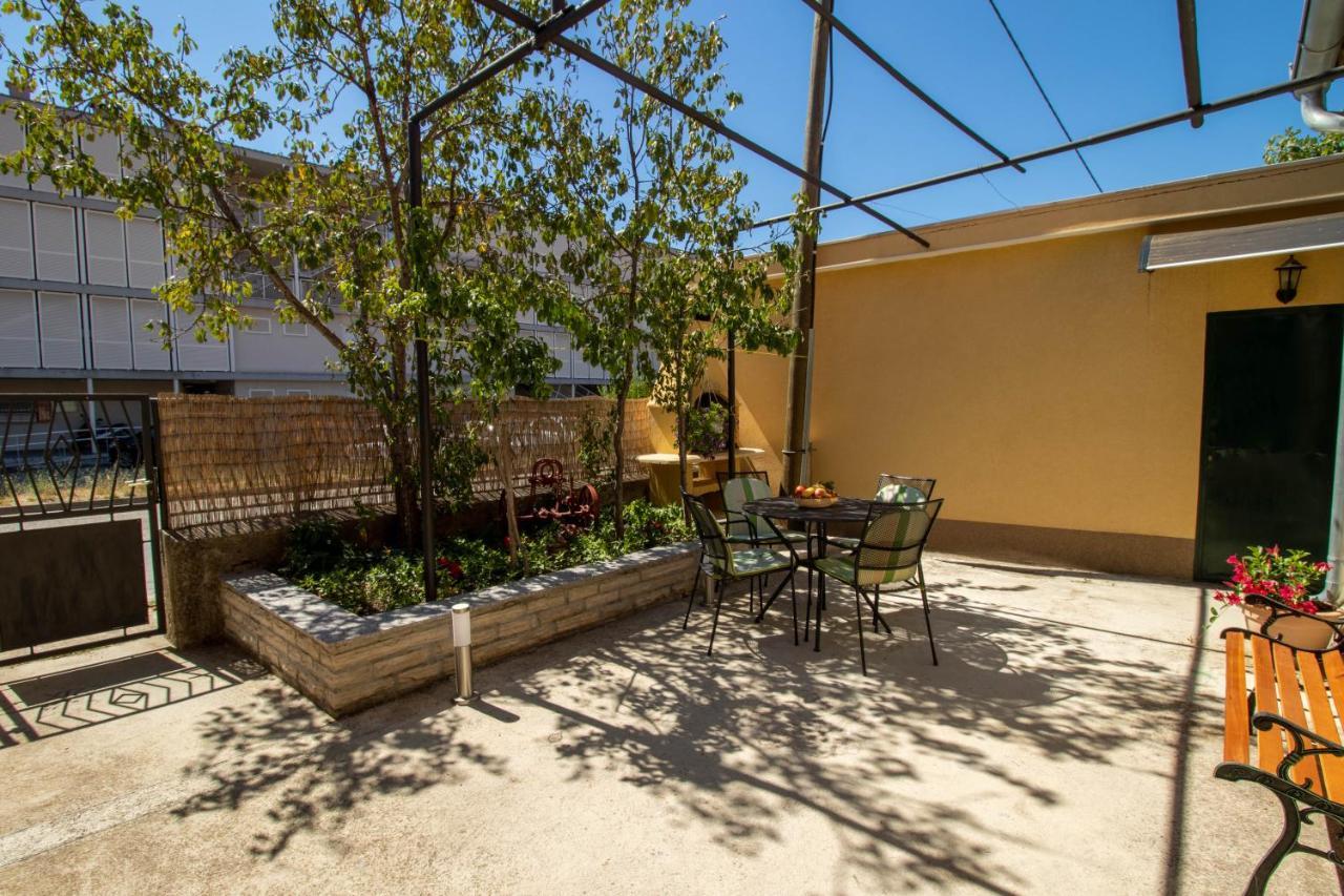Apartman Ivan Drniš Exteriör bild